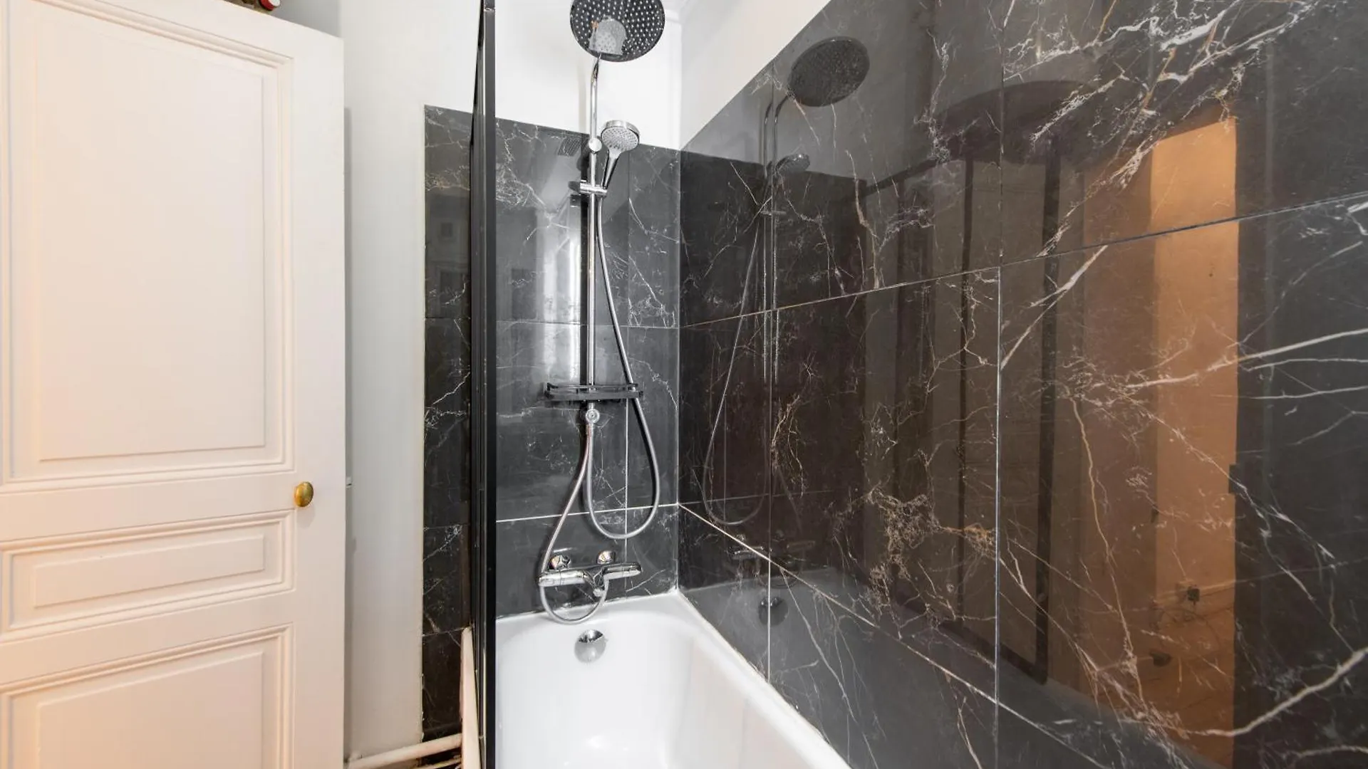 Апартаменты Cozy & Central Fully Equipped Studio 5 Min Walk To Metro, Montparnasse Neighbourhood Париж