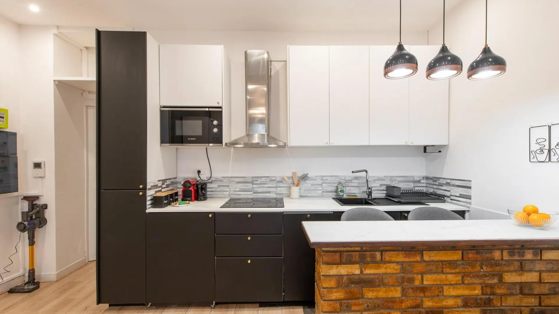 Апартаменты Cozy & Central Fully Equipped Studio 5 Min Walk To Metro, Montparnasse Neighbourhood Париж