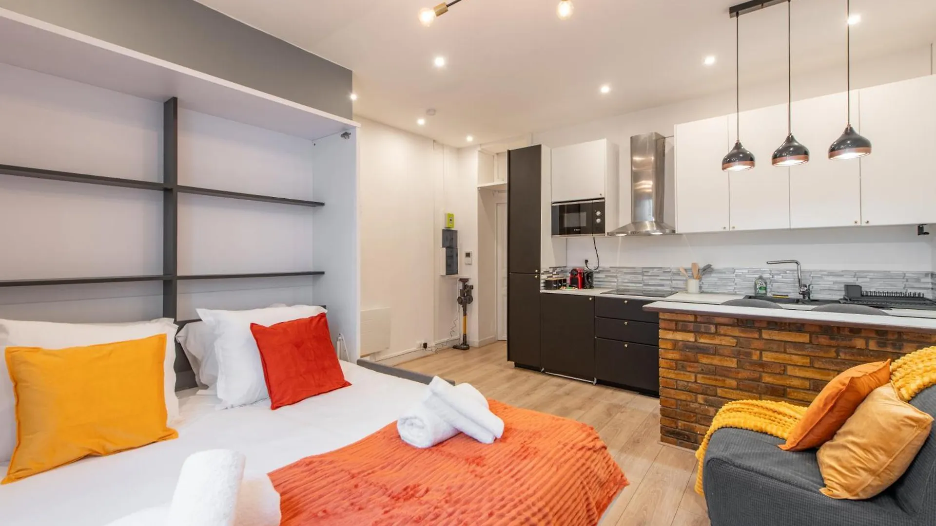 Апартаменты Cozy & Central Fully Equipped Studio 5 Min Walk To Metro, Montparnasse Neighbourhood Париж Франция