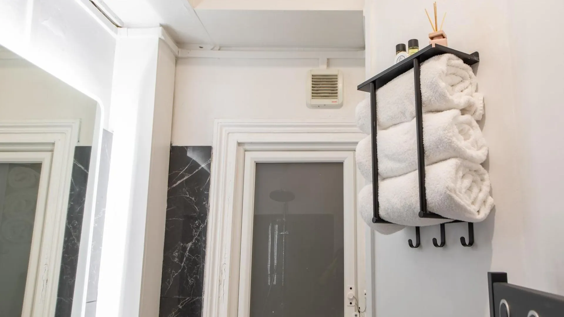 Апартаменты Cozy & Central Fully Equipped Studio 5 Min Walk To Metro, Montparnasse Neighbourhood Париж Франция