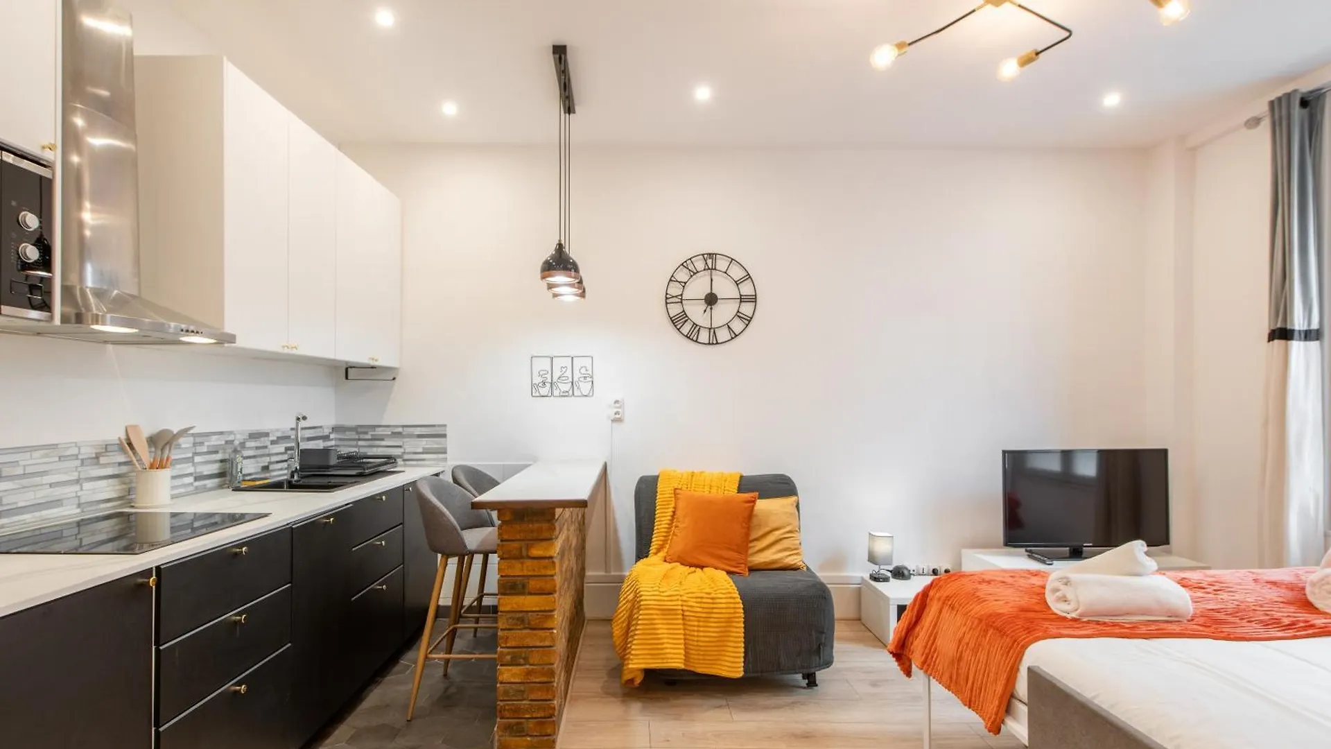 Cozy & Central Fully Equipped Studio 5 Min Walk To Metro, Montparnasse Neighbourhood Париж Апартаменты