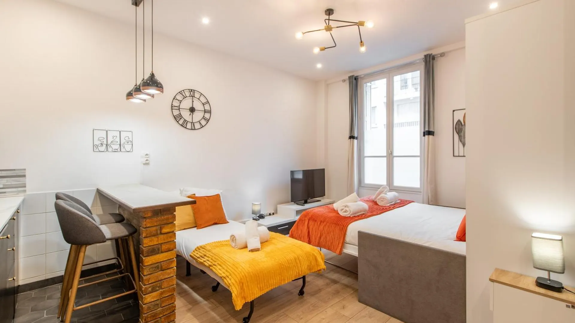 Cozy & Central Fully Equipped Studio 5 Min Walk To Metro, Montparnasse Neighbourhood Париж