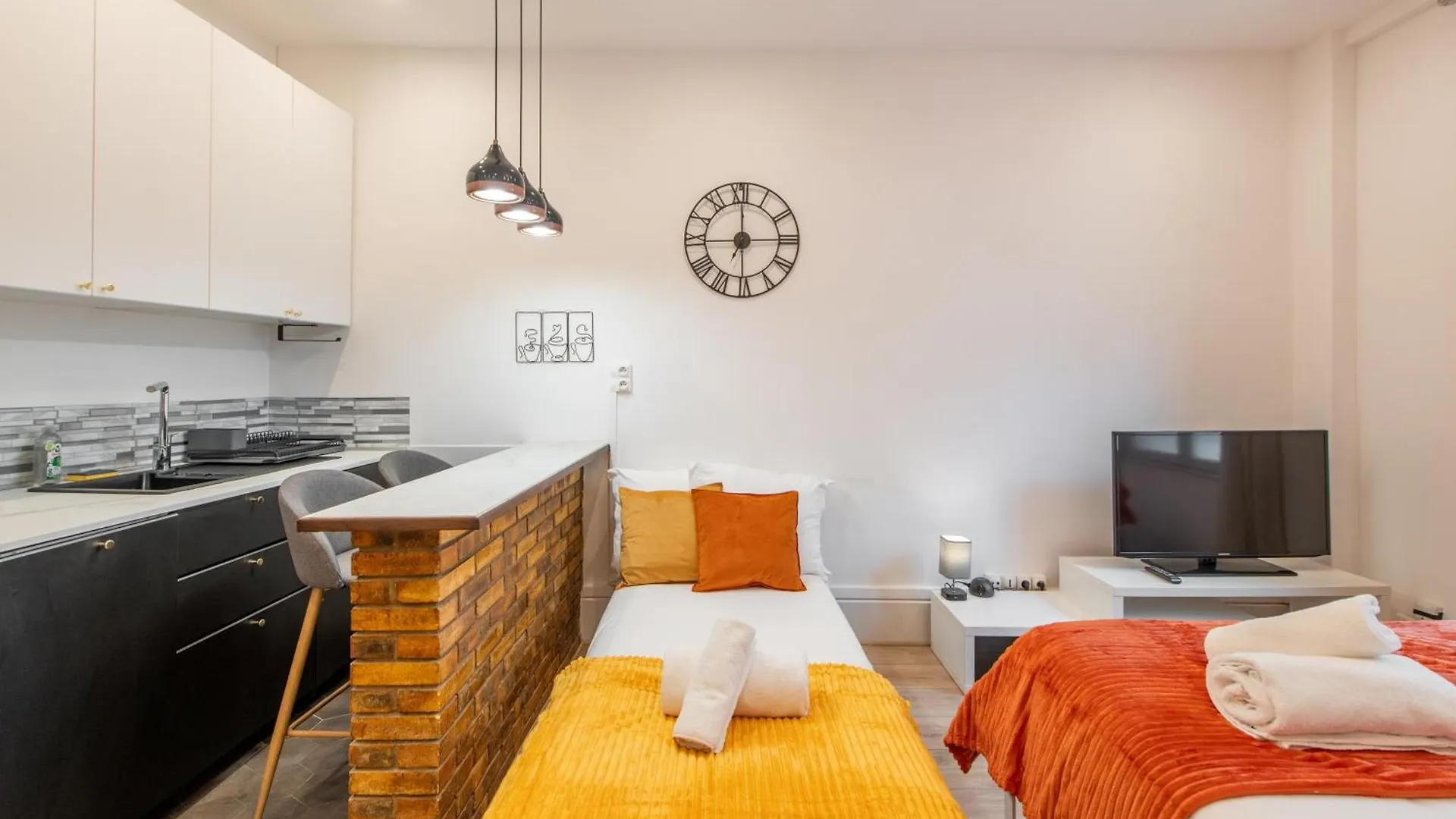 Апартаменты Cozy & Central Fully Equipped Studio 5 Min Walk To Metro, Montparnasse Neighbourhood Париж Франция