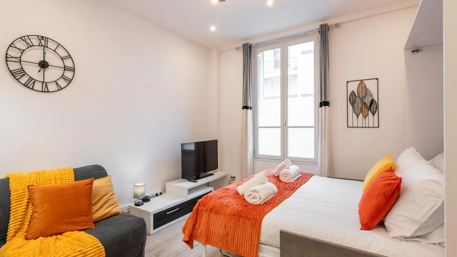 Cozy & Central Fully Equipped Studio 5 Min Walk To Metro, Montparnasse Neighbourhood Париж