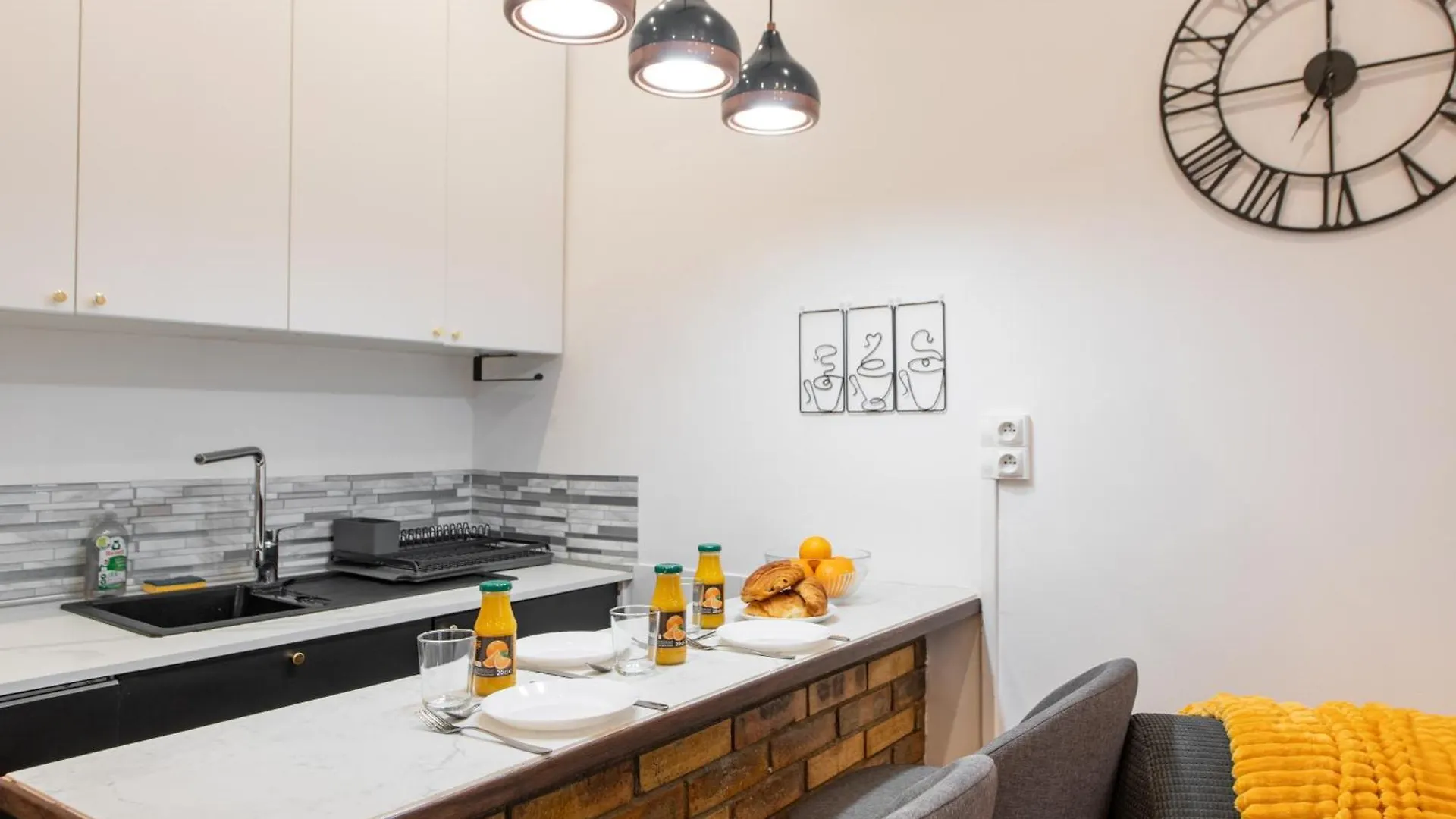 Апартаменты Cozy & Central Fully Equipped Studio 5 Min Walk To Metro, Montparnasse Neighbourhood Париж