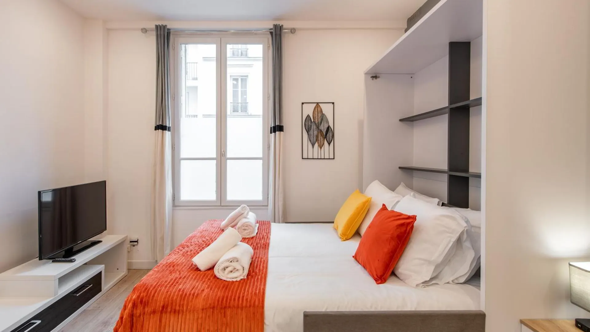 Апартаменты Cozy & Central Fully Equipped Studio 5 Min Walk To Metro, Montparnasse Neighbourhood Париж