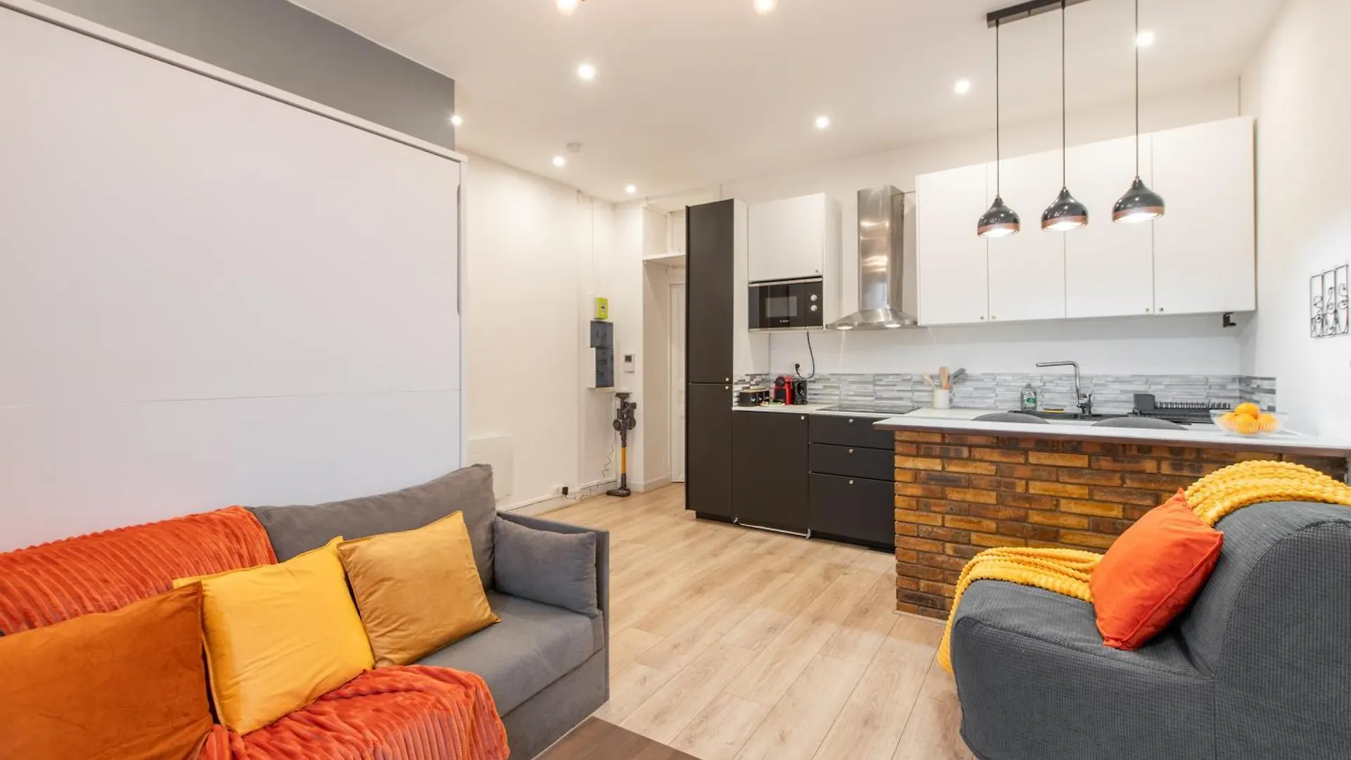 Cozy & Central Fully Equipped Studio 5 Min Walk To Metro, Montparnasse Neighbourhood Paris Appartement