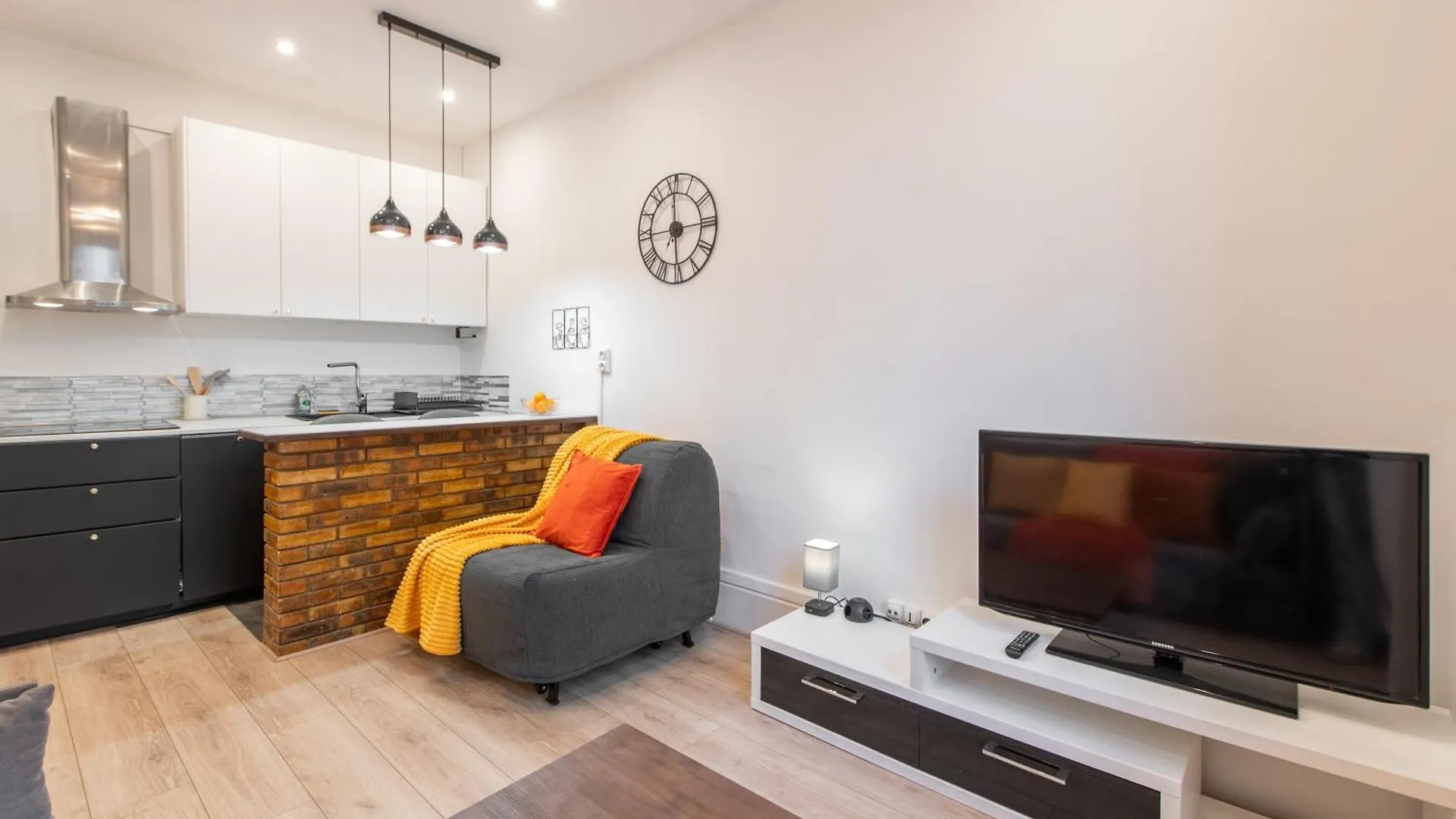 Cozy & Central Fully Equipped Studio 5 Min Walk To Metro, Montparnasse Neighbourhood Paris Apartment