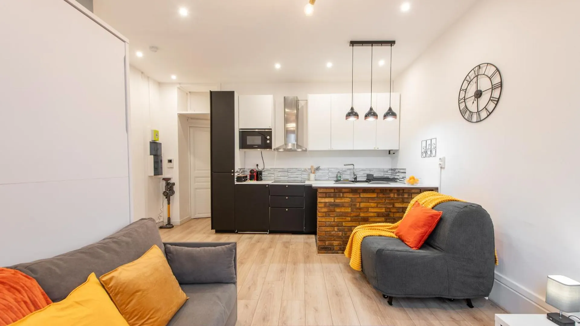 Cozy & Central Fully Equipped Studio 5 Min Walk To Metro, Montparnasse Neighbourhood Paris